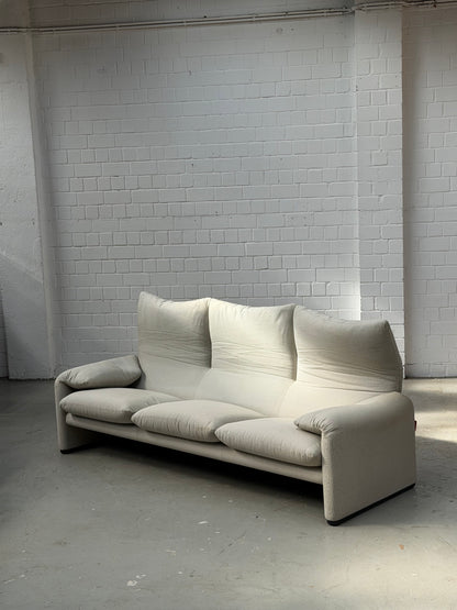 Maralunga 673/3 | Vico Magistretti | Cassina | fabric Camillo | Made in Italy | 3 seater | worldwide free shipping