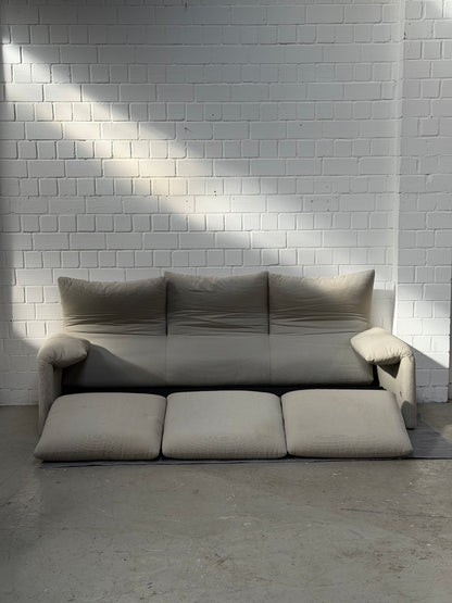 Maralunga 673/3 | Vico Magistretti | Cassina | fabric Camillo | Made in Italy | 3 seater | worldwide free shipping