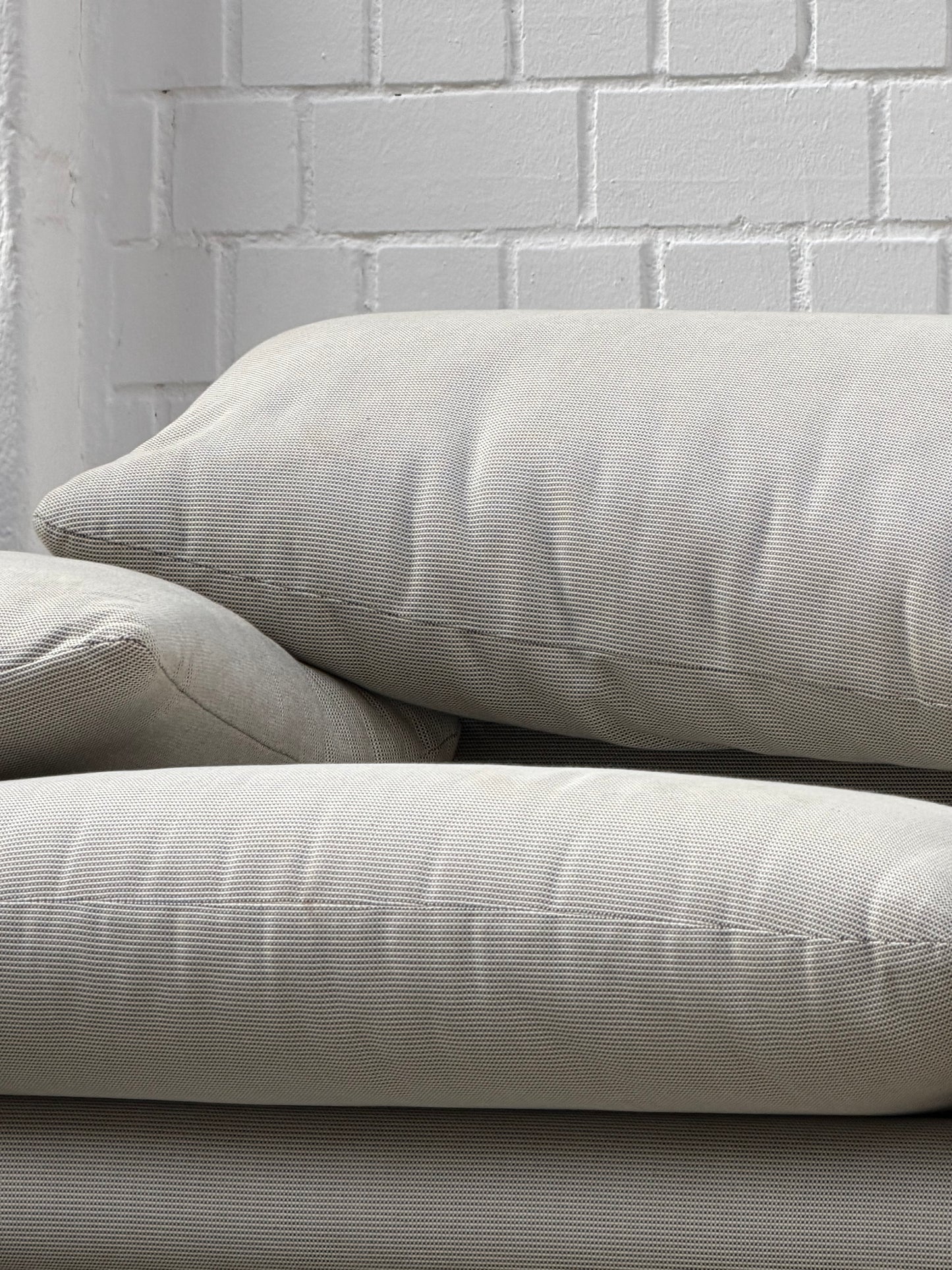 Maralunga 673/3 | Vico Magistretti | Cassina | fabric Camillo | Made in Italy | 3 seater | worldwide free shipping
