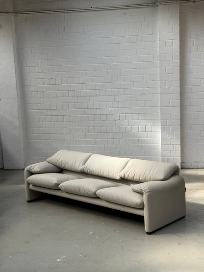 Maralunga 673/3 | Vico Magistretti | Cassina | fabric Camillo | Made in Italy | 3 seater | worldwide free shipping