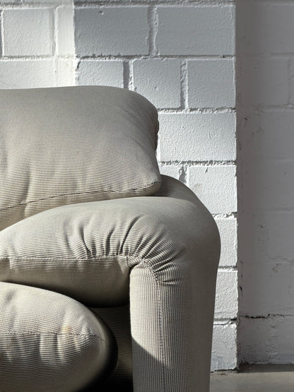 Maralunga 673/3 | Vico Magistretti | Cassina | fabric Camillo | Made in Italy | 3 seater | worldwide free shipping