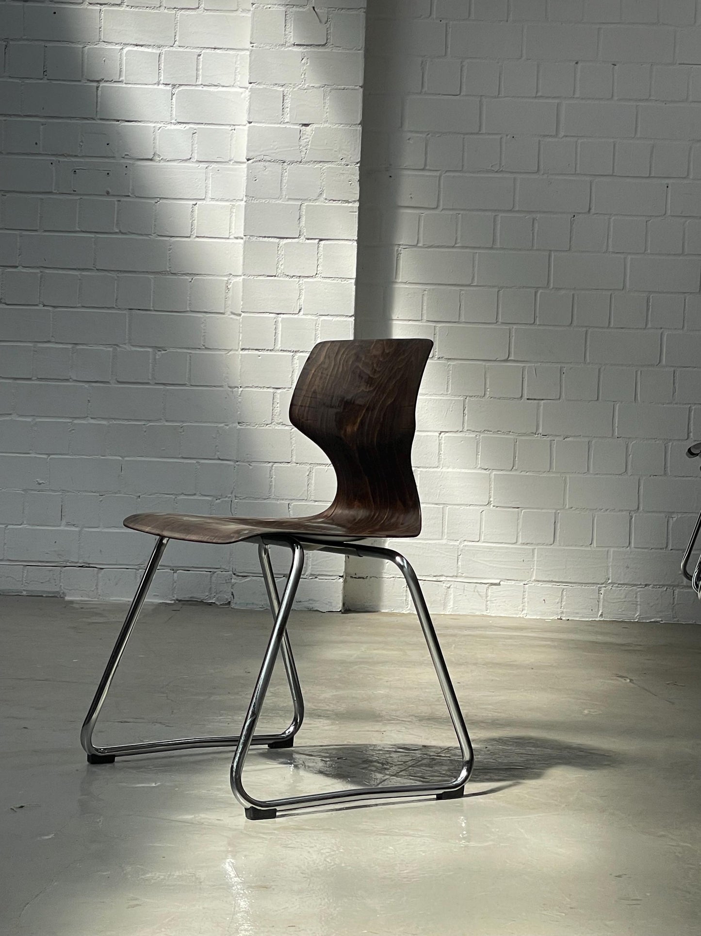 Elmar Flötotto | Pagholz | Designklassiker | stapelbar | Chrom | Stuhl