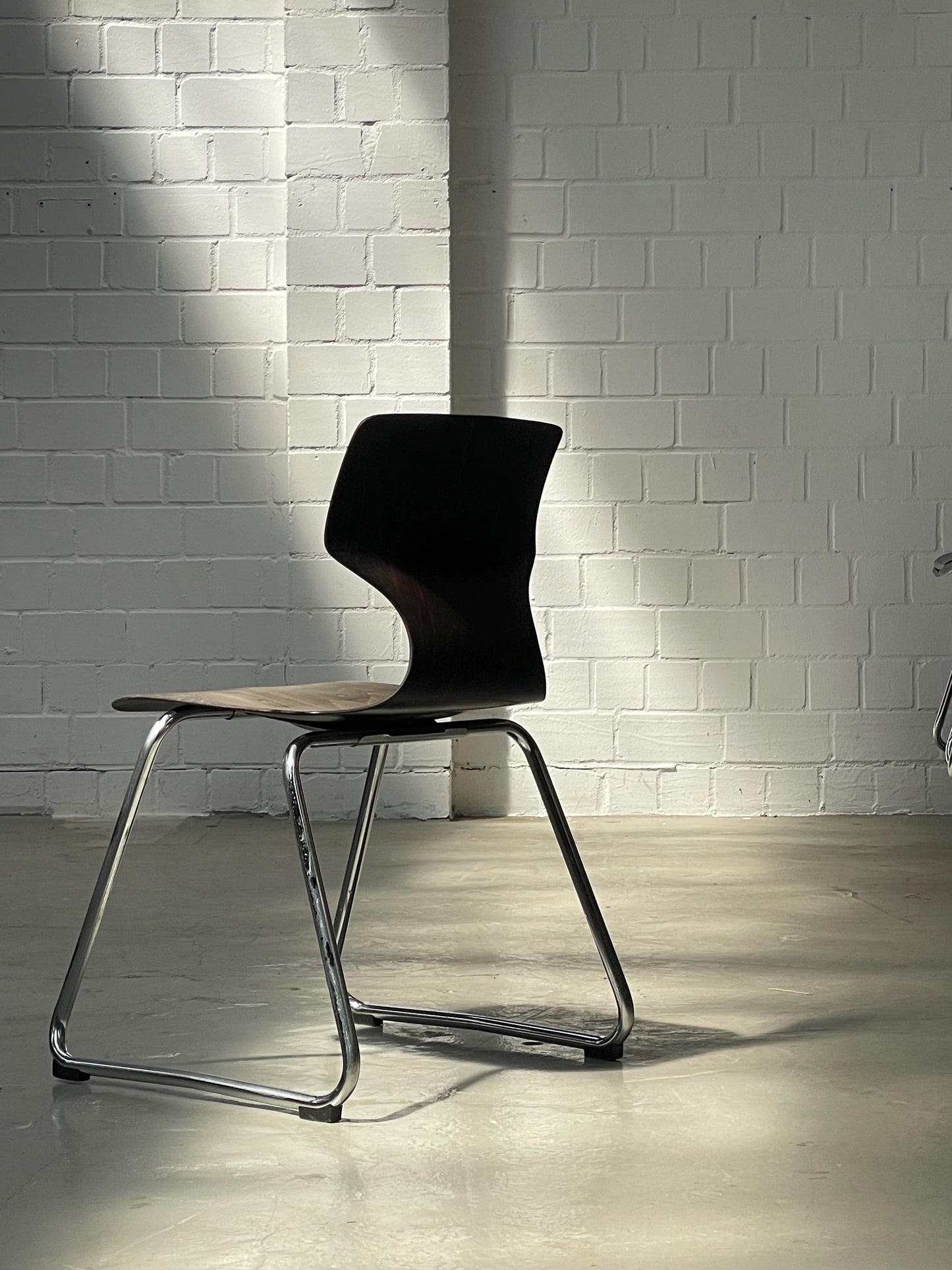 Elmar Flötotto | Pagholz | Designklassiker | stapelbar | Chrom | Stuhl