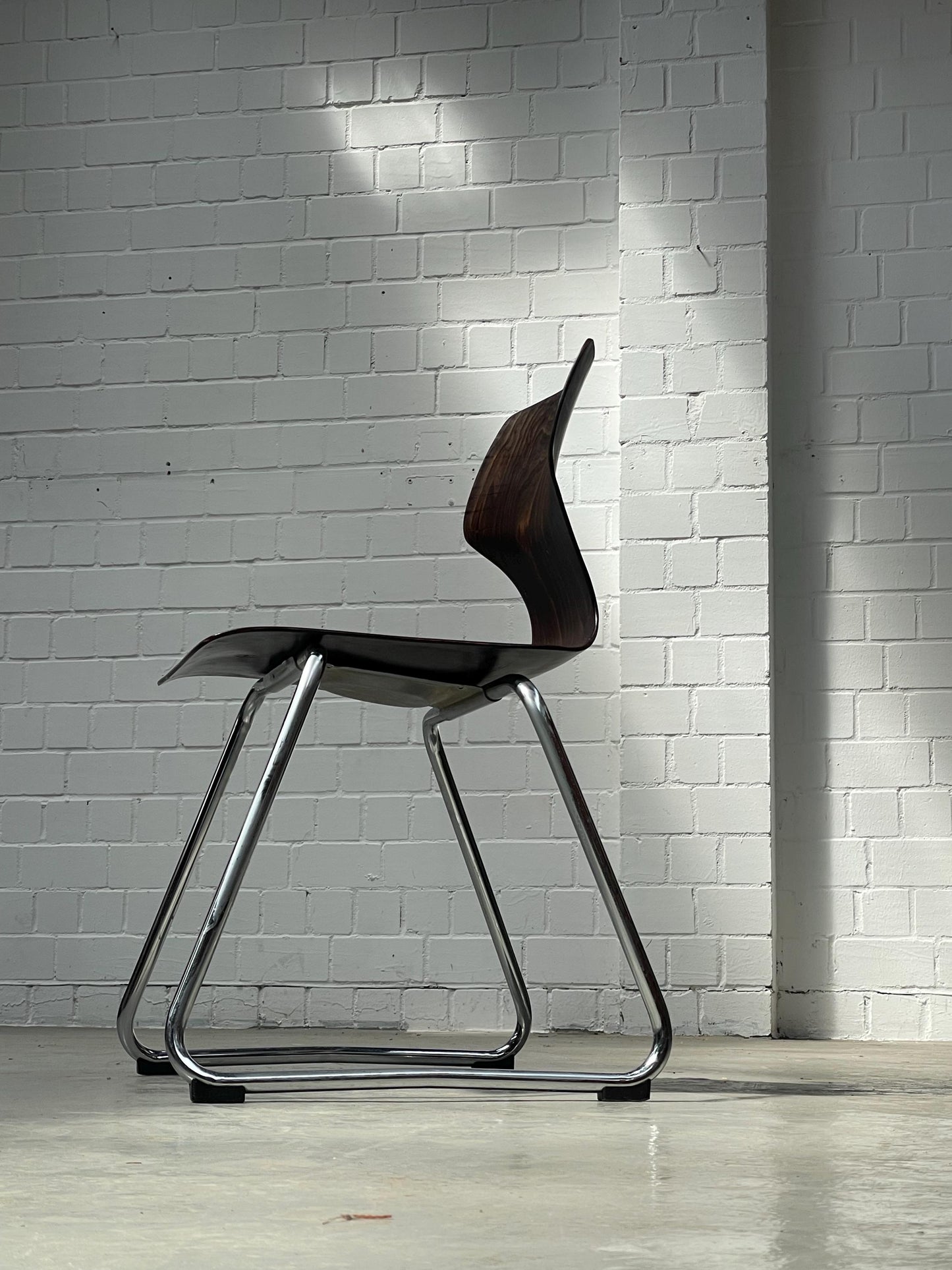 Elmar Flötotto | Pagholz | Designklassiker | stapelbar | Chrom | Stuhl