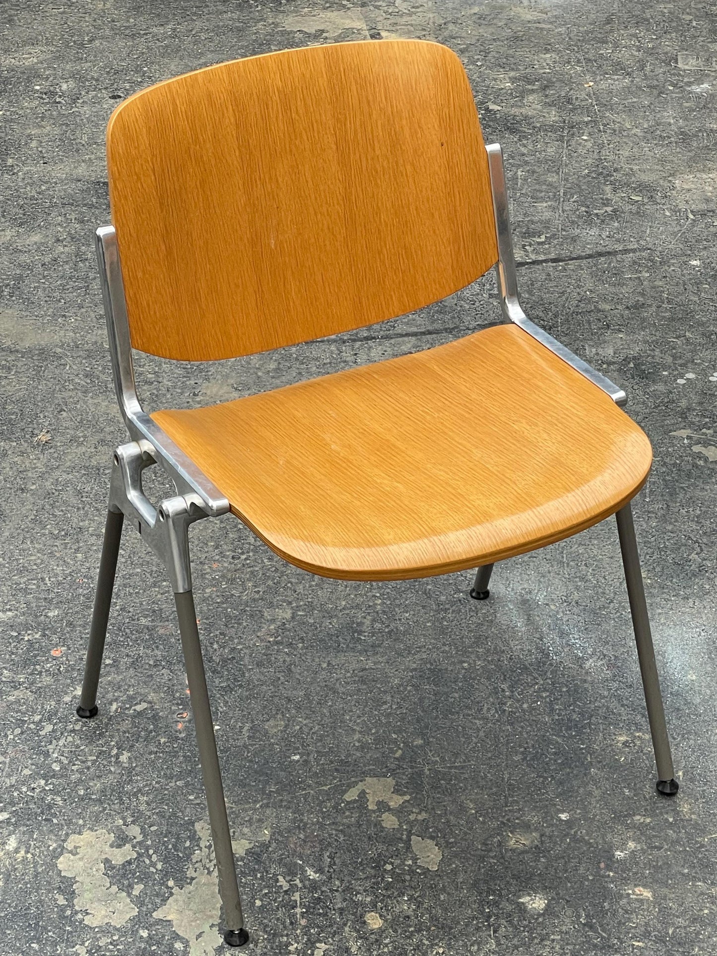 Giancarlo Piretti | Anonima Castelli | DSC 106 | Wood | stackable | Mid Century