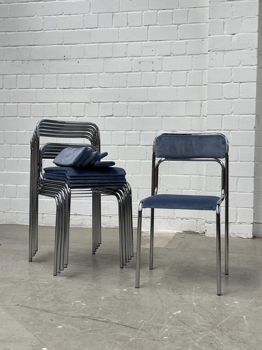 Bauhaus | blue velvet | chrome | stackable chairs | modern chair | stapelbar | Chrom
