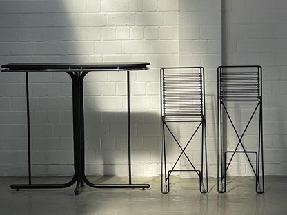 Postmoderne | Bis Behrens | Kreuzschwinger | Leiste | Tisch | Hochstühle | Barhocker