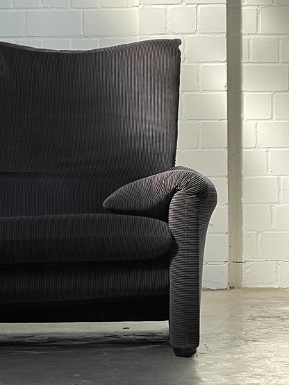 Cassina Maralunga Sofa by Vico Magistretti | Striped 2-Seater | Black and Anthrazit | 675 Maralunga