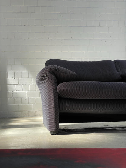 Cassina Maralunga Sofa by Vico Magistretti | Striped 2-Seater | Black and Anthrazit | 675 Maralunga