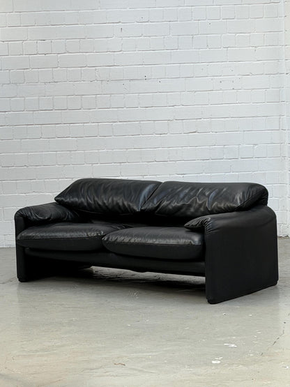 675 Maralunga | Vico Magistretti | Cassina | black Leather | Made in Italy
