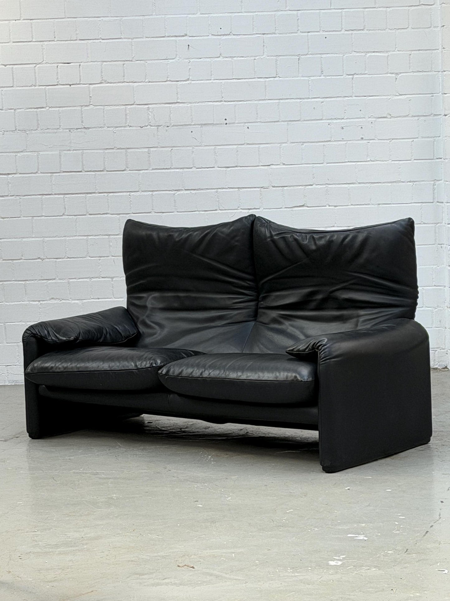 675 Maralunga | Vico Magistretti | Cassina | black Leather | Made in Italy
