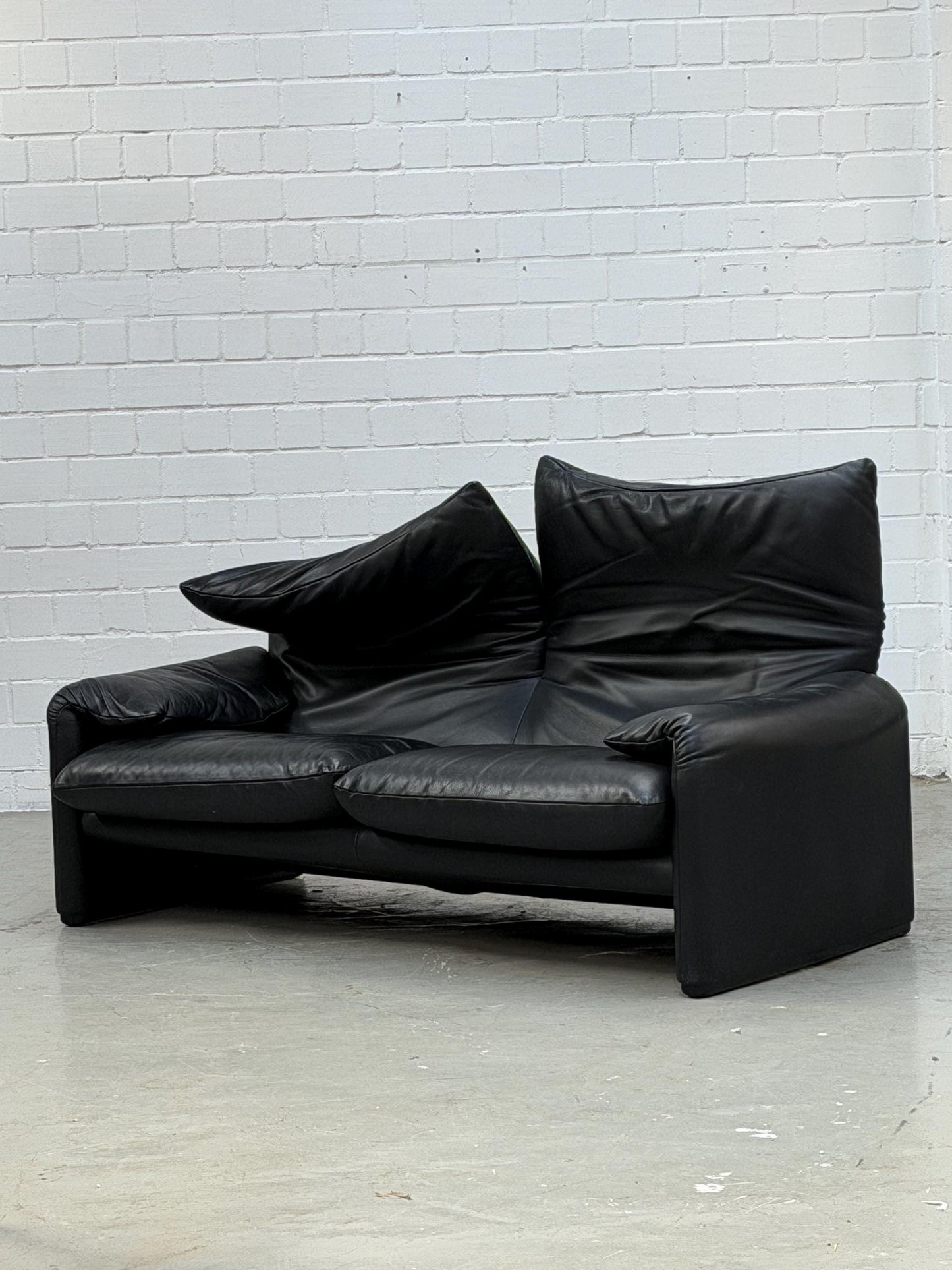 675 Maralunga | Vico Magistretti | Cassina | black Leather | Made in Italy