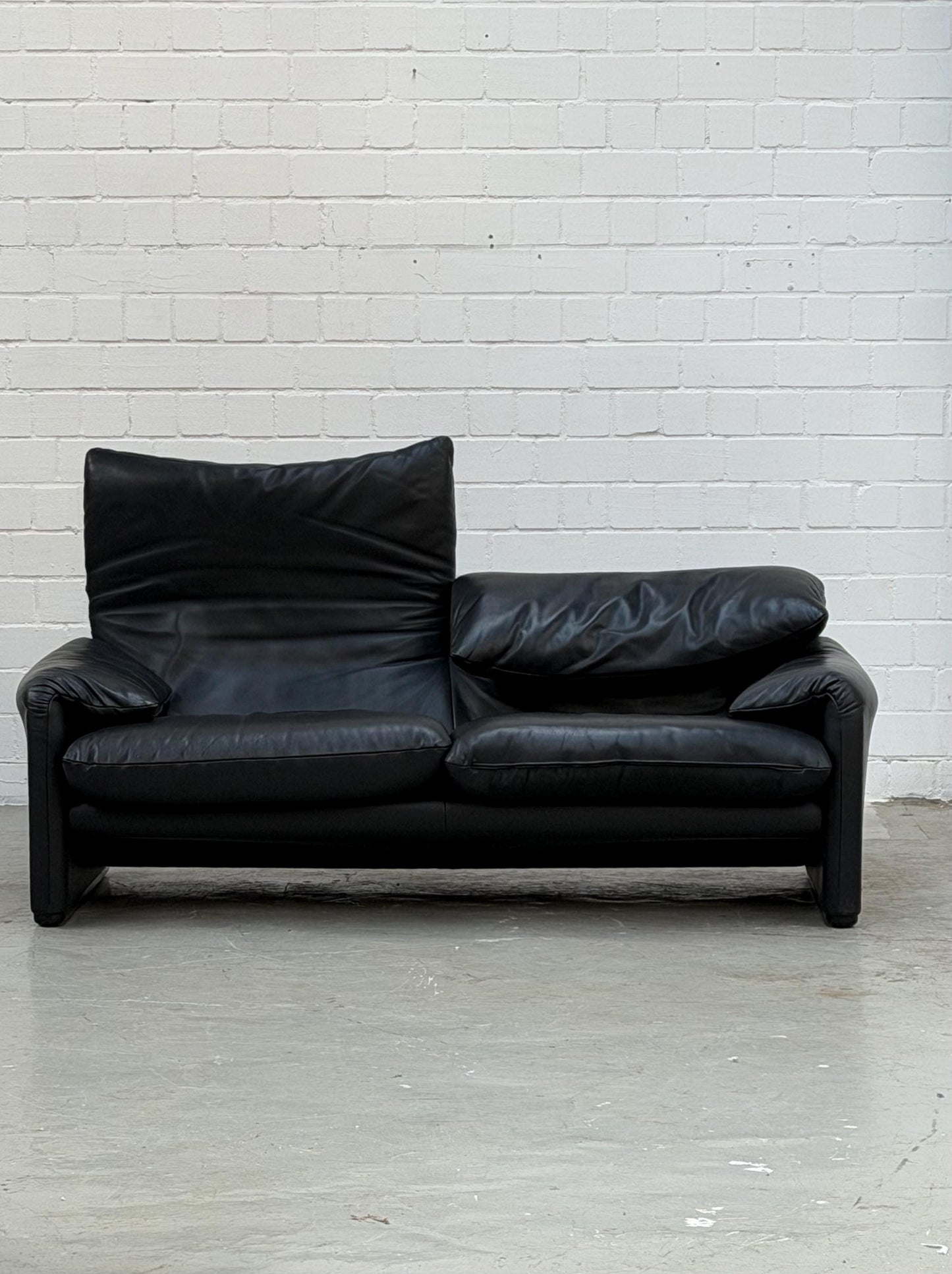 675 Maralunga | Vico Magistretti | Cassina | black Leather | Made in Italy