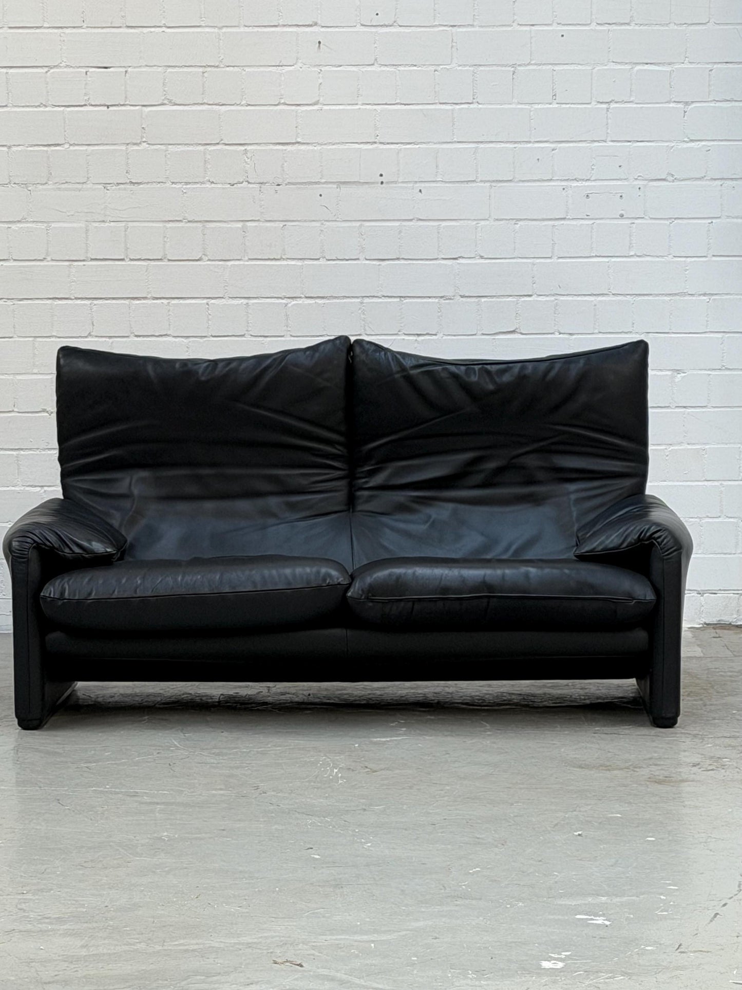 675 Maralunga | Vico Magistretti | Cassina | black Leather | Made in Italy