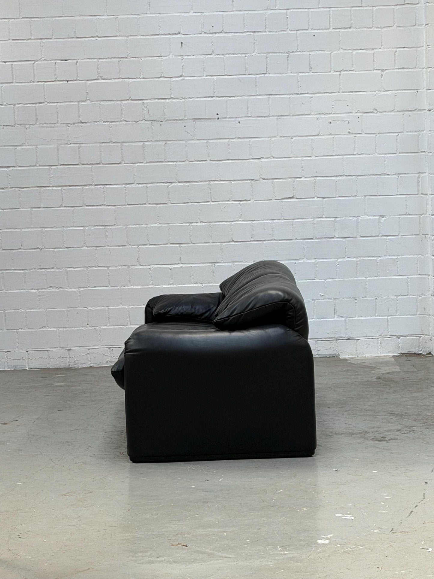 675 Maralunga | Vico Magistretti | Cassina | black Leather | Made in Italy