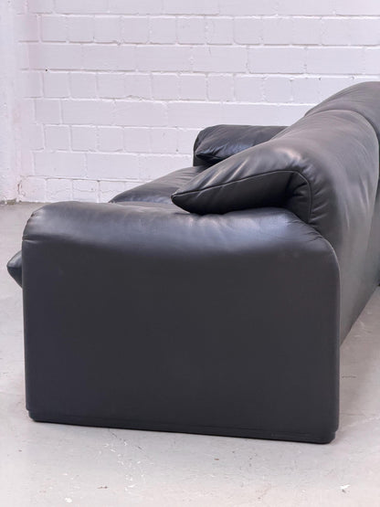 675 Maralunga | Vico Magistretti | Cassina | black Leather | Made in Italy