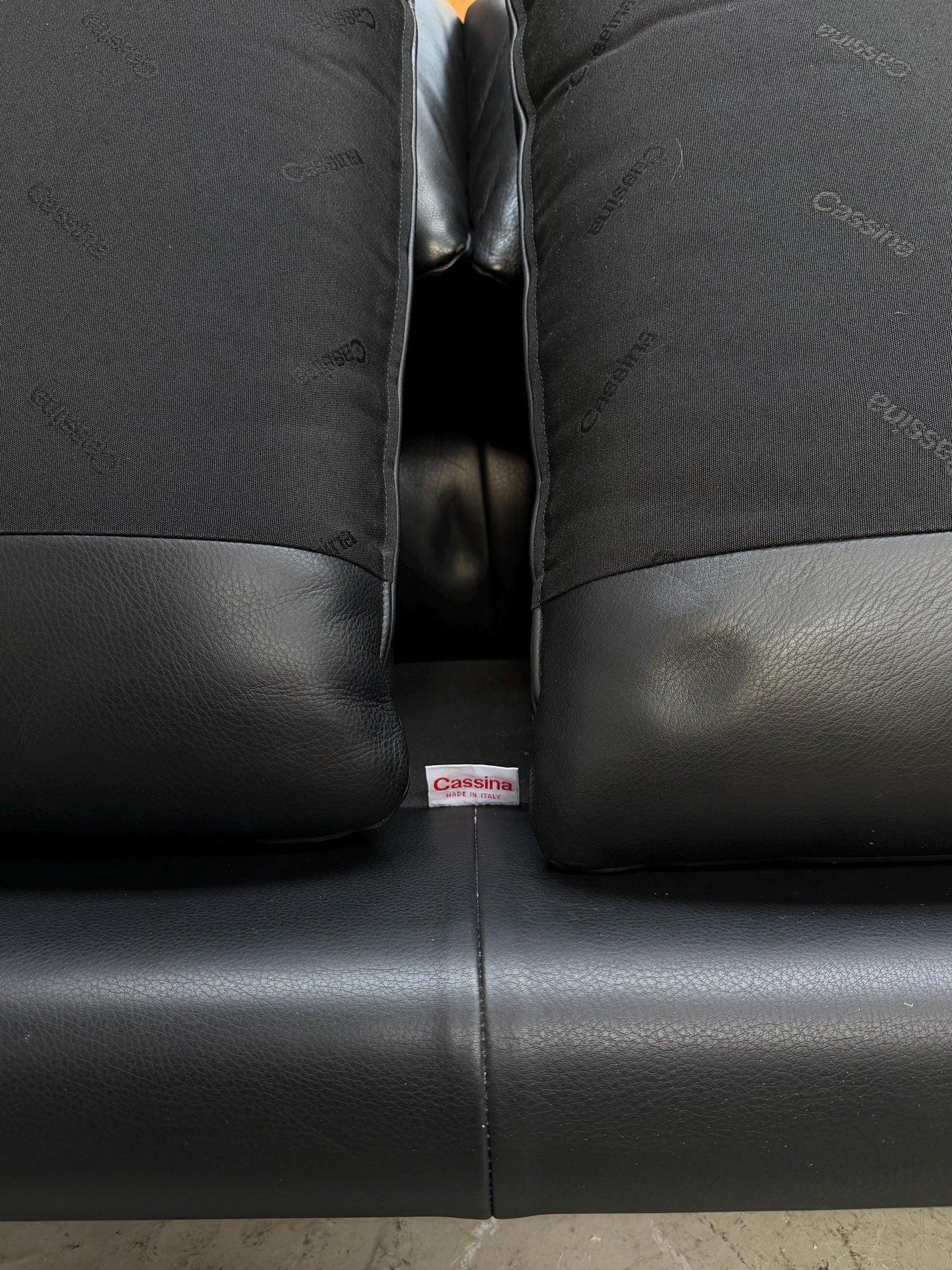 675 Maralunga | Vico Magistretti | Cassina | black Leather | Made in Italy